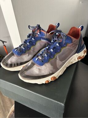 Men’s Nike React Element 87
Dusty Peach  size 11.5